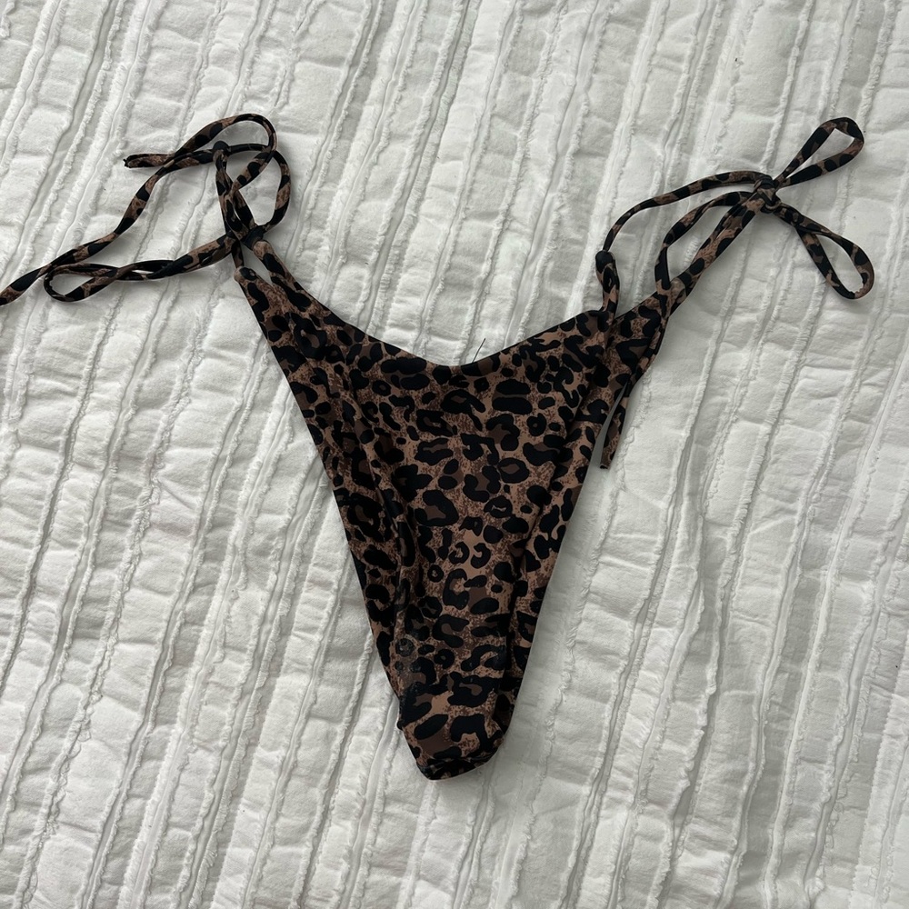 Leopard bikini bottoms